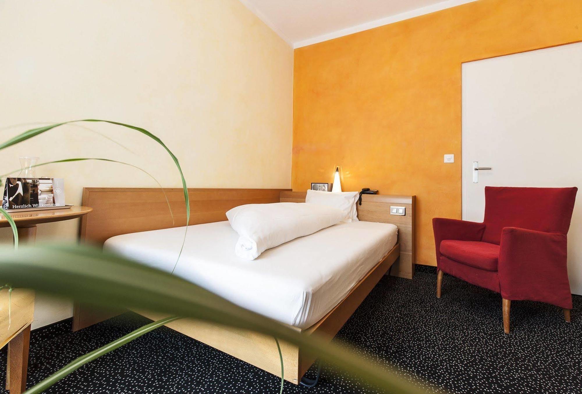 Hotel Belvedere Scuol Luaran gambar